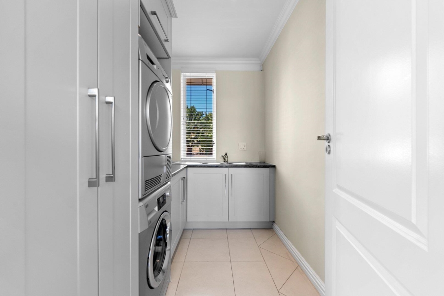 5 Bedroom Property for Sale in Stellenbosch Farms Western Cape